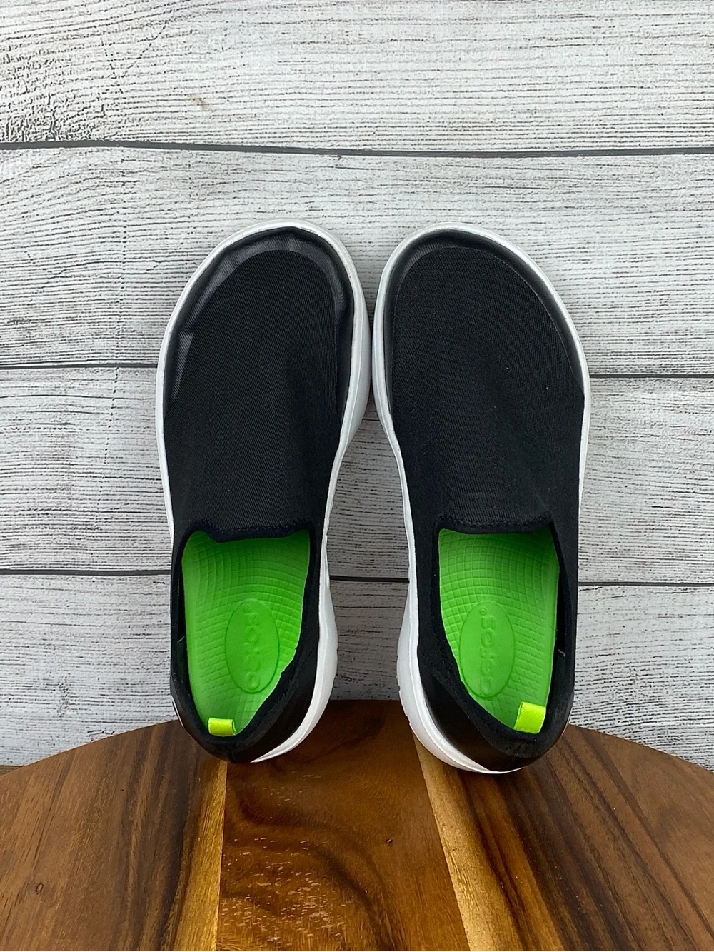OOFOS OOmg eeZee Low Slip On Black White Recovery Comfort Shoes Women’s Size 9